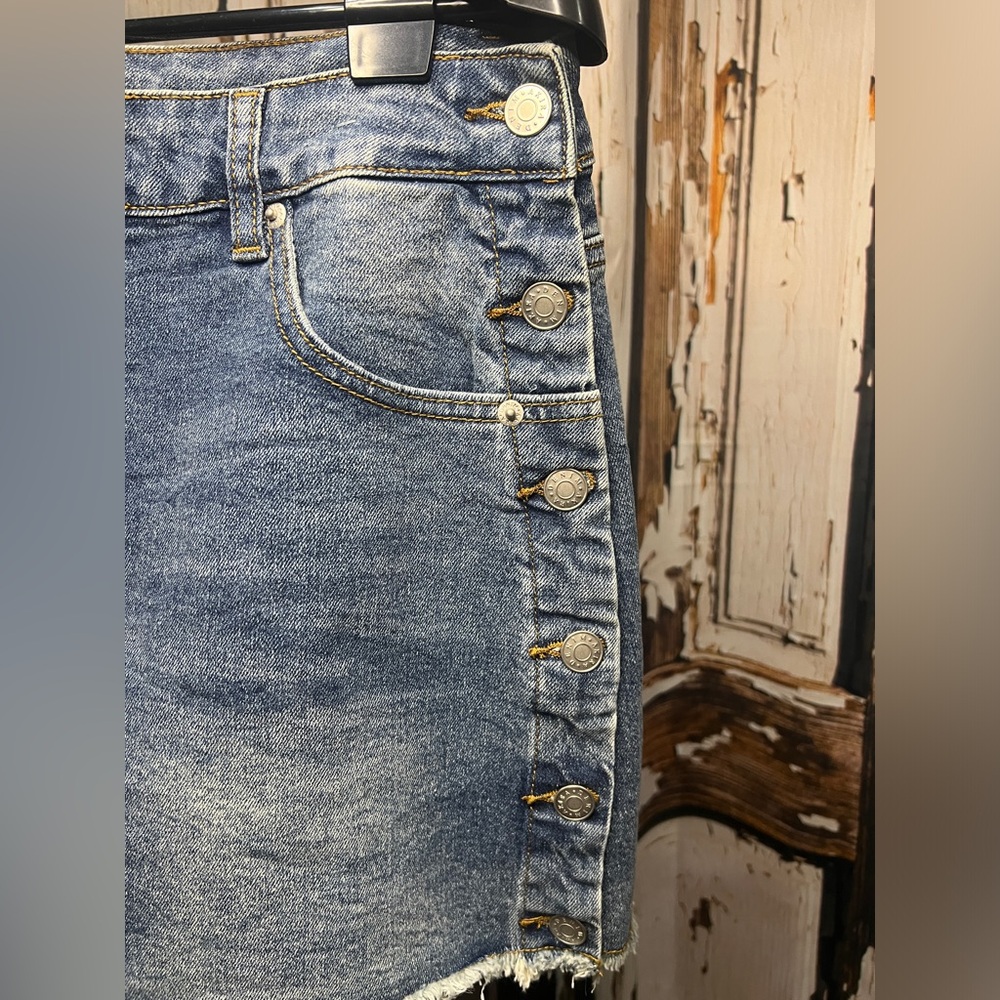 AKIRA Blue Denim Mini Skirt with Frayed Hem - Picture 3 of 8
